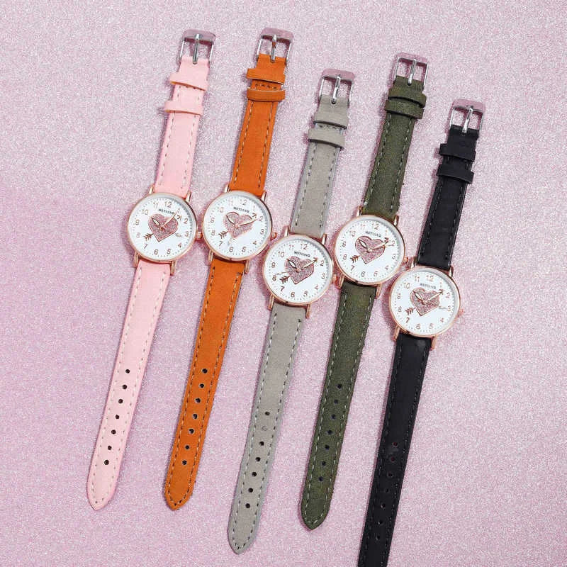 Cute Heart-shaped Dial Glowing Children's Watch Luminous Fluorescent Female Student Fashion Watch Simple love at first sight